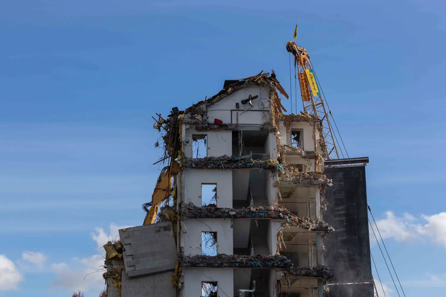 old buiding being deconstructed